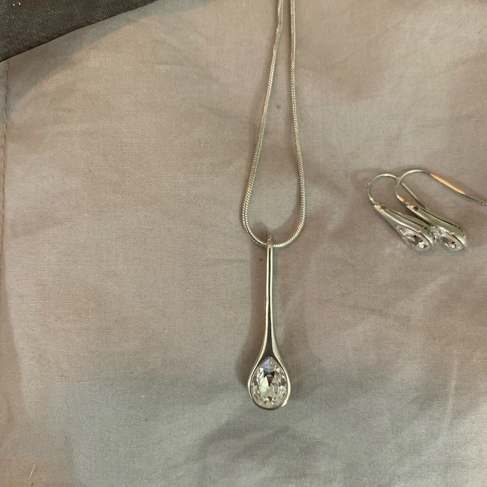 Mestige Crystal Drop Necklace and Earrings - Picture 2 of 5